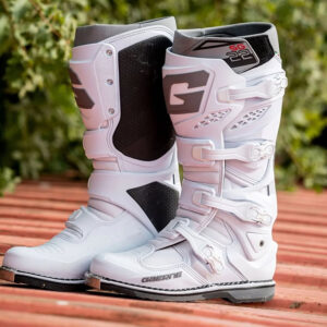 • รองเท้า/BOOTS