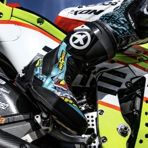 • รองเท้า/BOOTS