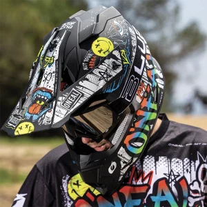 • หมวกกันน็อค/HELMET